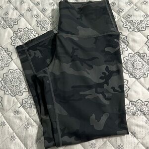 Zyia Active Camo High Rise Luxe Cropped Legging Size 2 in EUC